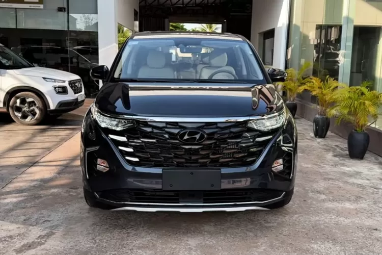  All New Hyundai Custin 2025 adalah MPV mewah tujuh penumpang yang dirancang dengan sentuhan elegan SUV modern, namun tetap mempertahankan fleksibilitas dan kenyamanan ala mobil keluarga. (Tangkapan Layar YouTube CarShow TV)