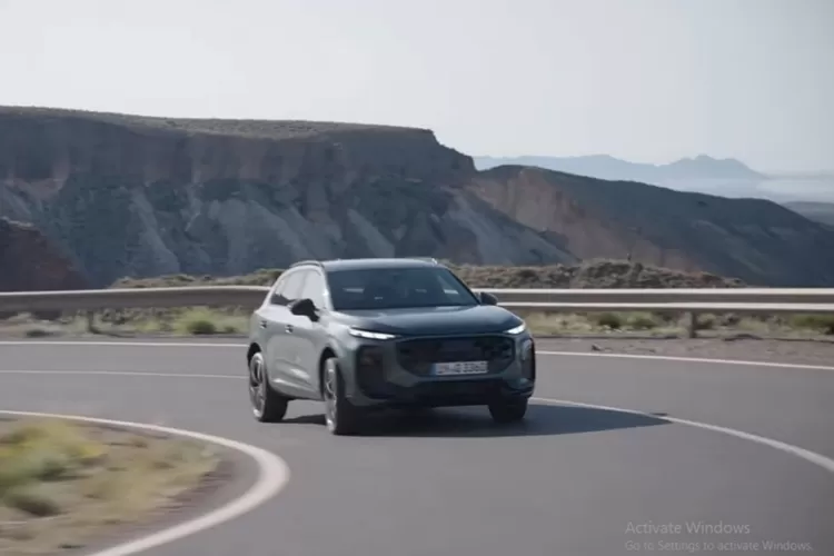 Audi menghadirkan Q3 generasi ketiga untuk model tahun 2026 dengan transformasi total sebagai crossover subkompak hibrida. (Tangkapan Layar YouTube  torsi daya)