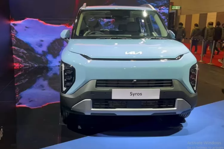 Kia Syros 2025 adalah SUV mini urban yang dirancang ideal untuk penggunaan di kota, dengan ukuran ringkas di bawah 4 meter yang memudahkan parkir dan manuver di jalan sempit. (Tangkapan Layar YouTube torsi daya)