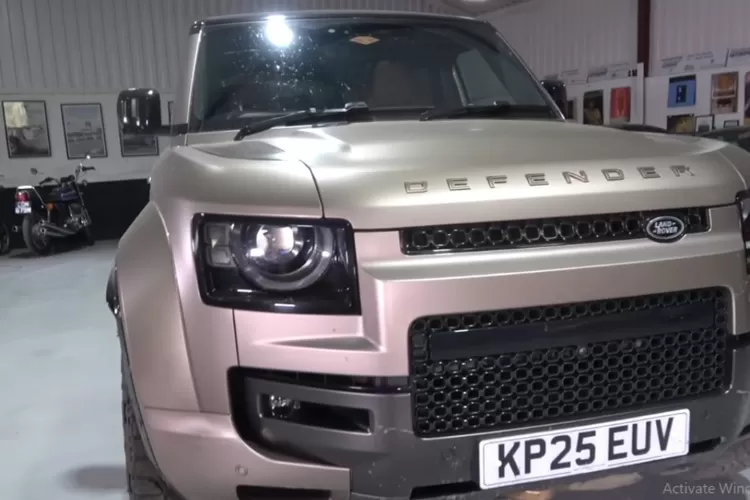 Land Rover Defender Octa adalah versi paling bertenaga dan paling ekstrem dari keluarga Defender. (Tangkapan Layar YouTube Harry's garage)