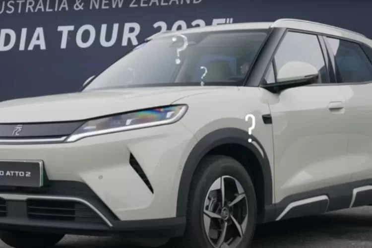 BYD Atto 2 2025 adalah mobil listrik mungil dari pabrikan Tiongkok yang mulai menarik perhatian karena menawarkan harga terjangkau namun dengan peningkatan yang konsisten dari generasi ke generasi. (Tangkapan Layar YouTube CarSauce)