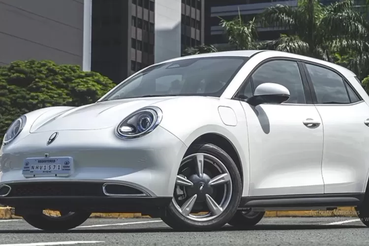 Ora Funky Cat atau dikenal juga sebagai Ora 03 adalah mobil listrik kompak bergaya retro yang diproduksi oleh Great Wall Motor. (Tangkapan Layar YouTube AutoVibe)