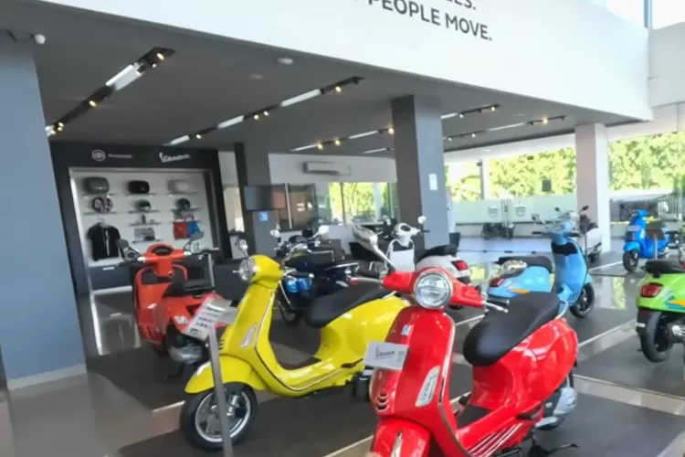 Berikut ringkasan kondisi penurunan harga Vespa matic di bulan Juli 2025 dengan DP mulai Rp 2 juta. (Tangkapan Layar YouTube  iBejo Channel)