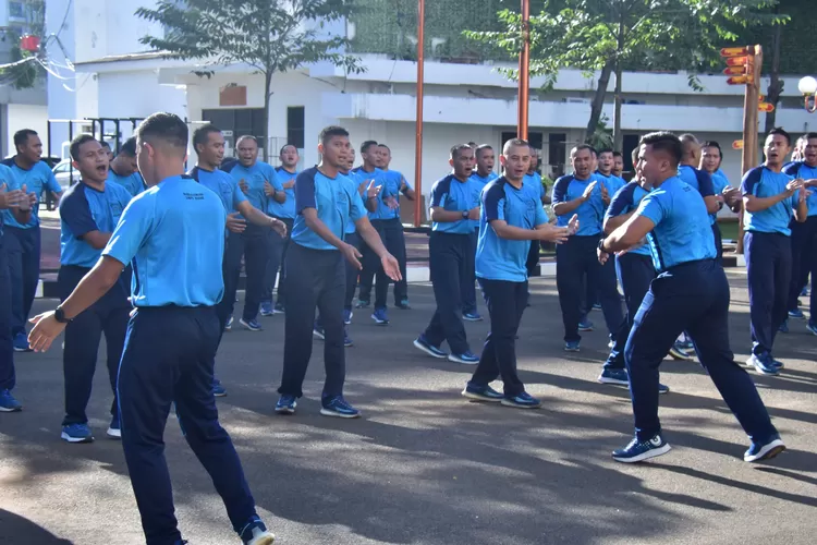 Pejabat Utama Komando Marinir.Prajurit dan PNS Lakukan Kegiatan Olahraga di Mako Marinir (Realitasonline.id/Dok)