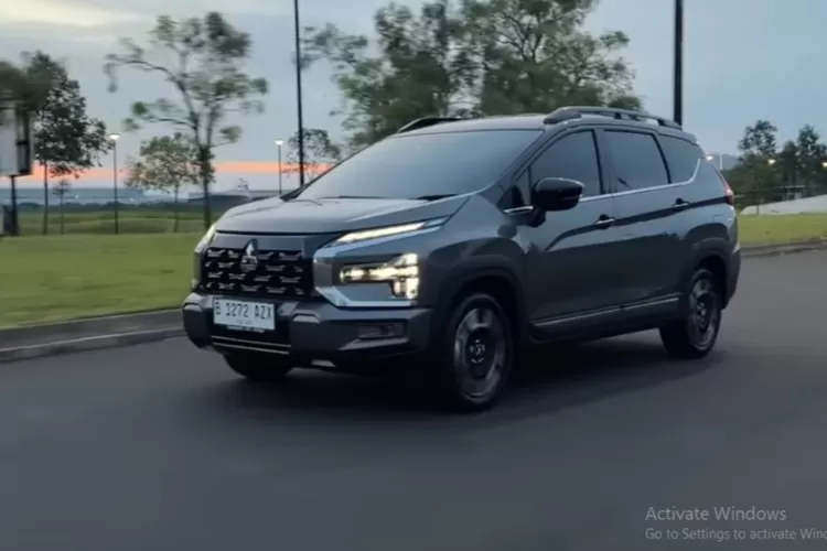 Mitsubishi New Xpander Cross adalah mobil keluarga yang dirancang untuk memberikan kenyamanan dan ketangguhan dalam berbagai kondisi perjalanan, termasuk untuk petualangan keluarga. (Tangkapan Layar YouTube AutonetMagz)