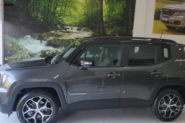  Jeep Renegade Sahara 2025 untuk PCD (Pessoas com Defici&ecirc;ncia) hadir dengan penyesuaian yang memudahkan dan memanjakan pengemudi ataupun penumpang berkebutuhan khusus. (Tangkapan Layar YouTube Canal BISOLE)