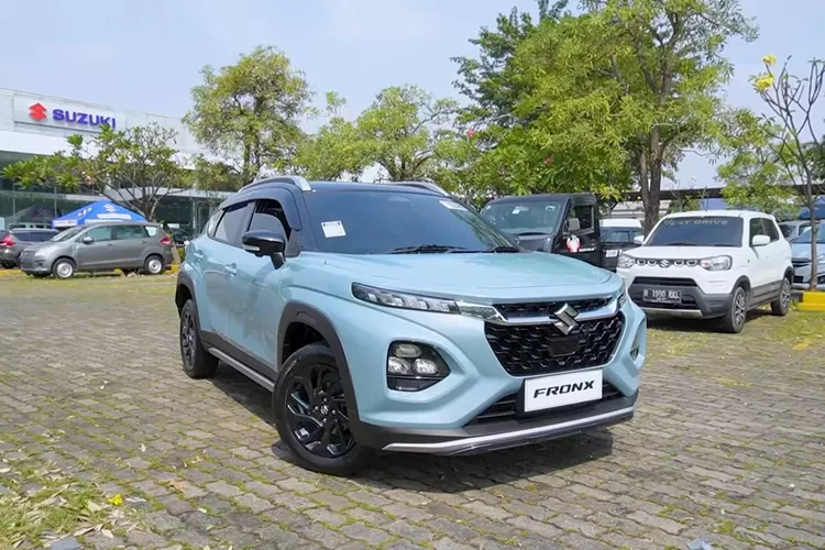Suzuki Fronx di Indonesia memang belum menunjukkan penjualan yang sekuat ekspektasi awal, terutama jika dibandingkan dengan beberapa rival di segmen SUV compact lainnya. (Tangkapan Layar YouTube InfoMotif)