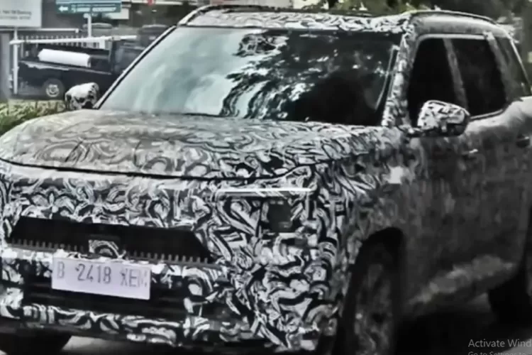 Segera akan diluncurkan sebuah mobil baru yang digadang-gadang menjadi penantang serius Toyota Innova, namun dengan harga yang jauh lebih terjangkau, hanya di kisaran 200 jutaan rupiah. (Tangkapan Layar YouTube  A4 Automotive)