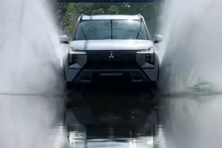 Harga Mitsubishi Destinator 2025 detail harga tiap varian tunggal masih menunggu pengumuman resmi (Tangkapan Layar YouTube The Wheel Network)