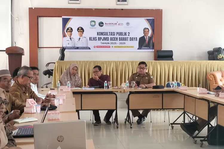 Asisten Pemerintahan Mussawir dalam sambutannya yang dihadiri oleh para kepala satuan kerja perangkat kabupaten (SKPK) mengatakan, forum tersebut dapat menghimpun berbagai masukan serta saran dari para pemangku kepentingan dalam pemenuhan data, perangkingan isu serta masukan terkait penyusunan KLHS 