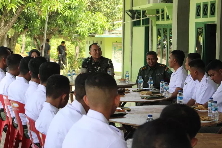 Dandim 0110/Abdya, Letkol Inf Beni Maradona beraudensi dengan sejumlah personel SPPI di Blangpidie