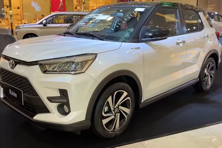 Toyota Raize G Turbo 2025 adalah SUV kecil yang memberi kesan mewah tanpa melepaskan kesederhanaan dan kenyamanan penggunaan sehari-hari. (Tangkapan Layar YouTube  CarShowCS)