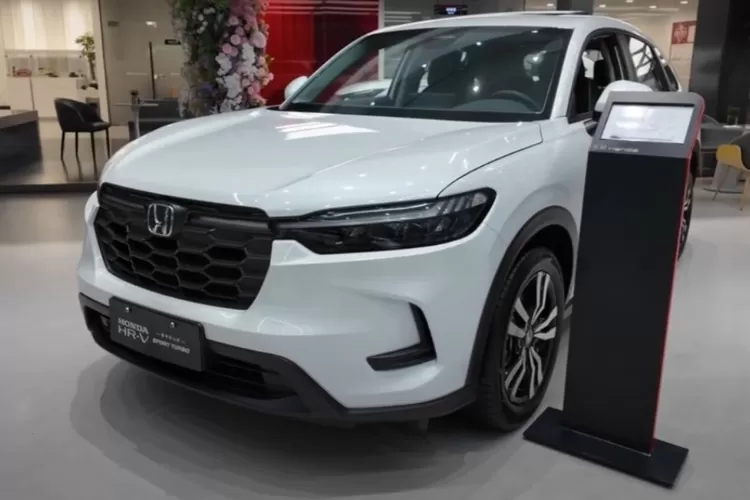 New Honda HR‑V Sport Turbo hadir dengan desain yang lebih tegas dan aerodinamis. (Tangkapan Layar YouTube CarVibes)