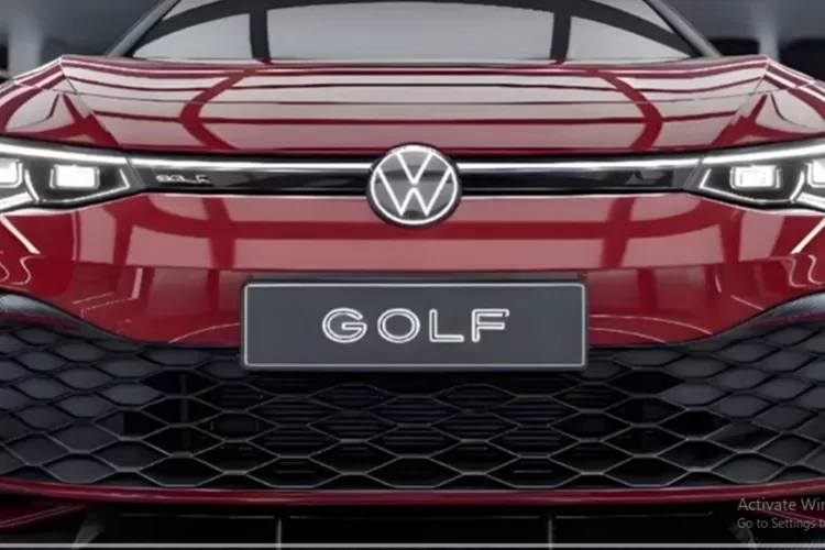 Volkswagen baru saja memperlihatkan sosok pertama varian Golf GTI yang sepenuhnya listrik, menjanjikan era baru bagi ikon hot hatch ini. (Tangkapan Layar YouTube  Long Drive)