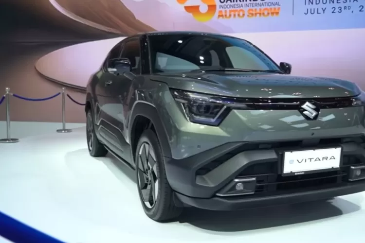Suzuki e Vitara 2026 adalah langkah strategis dari Suzuki untuk ikut serta dalam pasar SUV listrik yang semakin padat, terutama dengan dominasi merek-merek asal Tiongkok. (Tangkapan Layar YouTube Otodriver)
