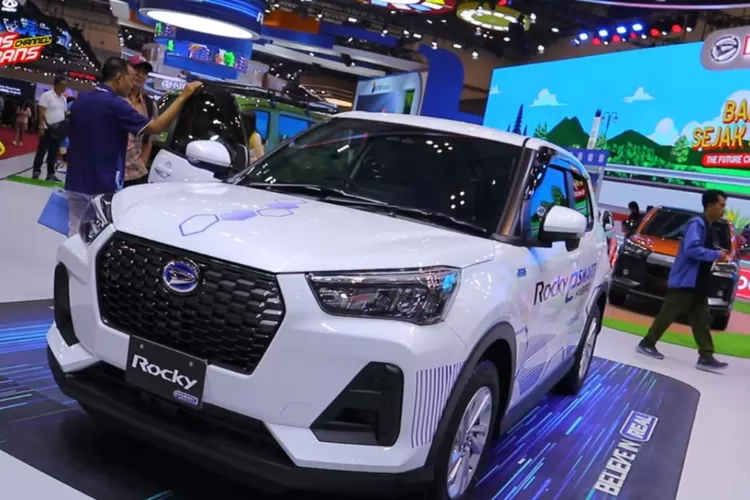 Daihatsu Rocky Hybrid yang resmi diluncurkan di GIIAS 2025 adalah jawaban dari Daihatsu untuk menghadirkan mobil hybrid dengan harga paling bersahabat di Tanah Air. (Tangkapan Layar YouTube  MAS BANS)