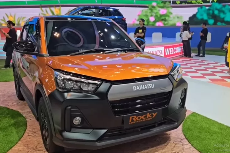 Daihatsu Rocky Limited Edition diperkenalkan eksklusif di GIIAS 2025 dan hanya tersedia sebanyak 10 unit selama acara berlangsung. (Tangkapan Layar YouTube Axel Raphael)