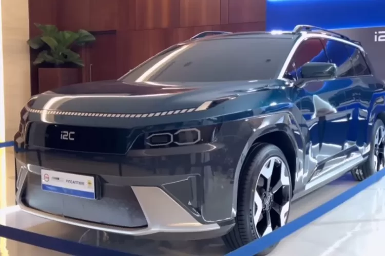 Mobil Indonesia i2C adalah kendaraan listrik hasil produksi PT Teknologi Mobil Indonesia atau PT TMI. (Tangkapan Layar YouTube AutonetMagz)