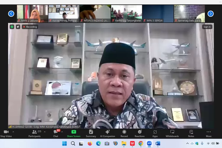 Kakanwil Kemenag Sumut H.Ahmad Qosbi pimpin zoom meeting menindak lanjuti surat edaran Sekjen Kemenag nomor 22 tahun 2025, Kamis (7/8/2025).