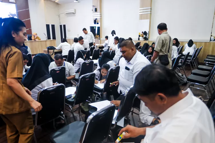 1.018 pegawai PPPK yang lolos seleksi di Pemko Medan tandatangani surat perjanjian kerja, Senin (11/8/2025).