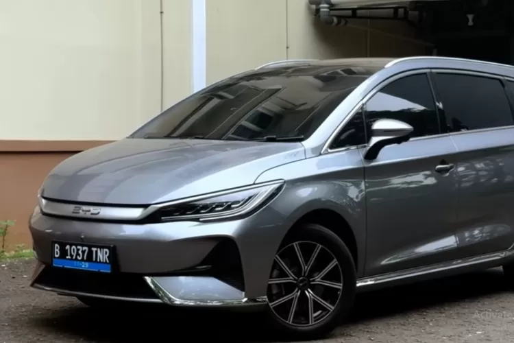 Banyak orang memilih BYD M6 karena mobil ini menawarkan kombinasi yang jarang ditemukan di kelasnya. (Tangkapan Layar YouTube AutonetMagz)