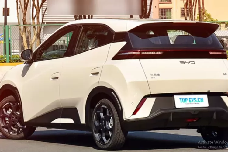 BYD Seagull adalah mobil listrik mungil yang belakangan ini menjadi perbincangan hangat karena menawarkan kombinasi harga yang sangat terjangkau dengan teknologi yang cukup modern. (Tangkapan Layar YouTube Auto Good)