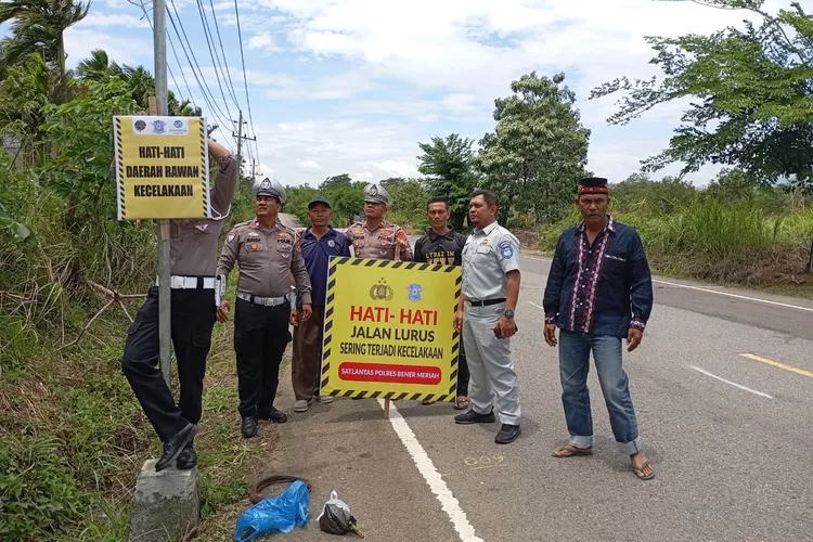 Satlantas Polres Bener Meriah bersama Jasa Raharja Bener Meriah memasang Spanduk dan  Baliho himbauan di ruas Jalan Takengon-Bireuen, tepatnya di kawasan KM 35 hingga Enang-enang, Kecamatan Pintu Rime Gayo Bener Meriah.