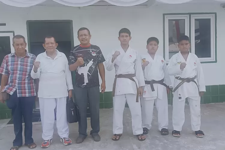 Kegiatan olahraga bersama merupakan program Forum Masyarakat Belawan Membangun (Formabem) bersama KONI Belawan dalam menciptakan masyarakat yang sehat.