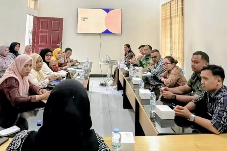 Kantah Kota Padangsidimpuan menggelar sosialisasi dan pelatihan peralihan hak elektronik bagi para PPAT se Kota Padangsidimpuan, Kamis (14/8/2025).(Foto : Realitasonline / Riswandy)