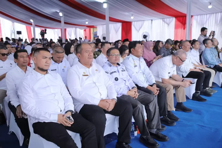 Bupati Asahan Taufik ZA Siregar saat turut hadir di pekan Inovasi dan Investasi Sumut (PIISU) 2025. Acara yang berlangsung di Lapangan Istana Maimun, Medan, dibuka langsung oleh Gubernur Muhammad Bobby Afif Nasution (Ist)