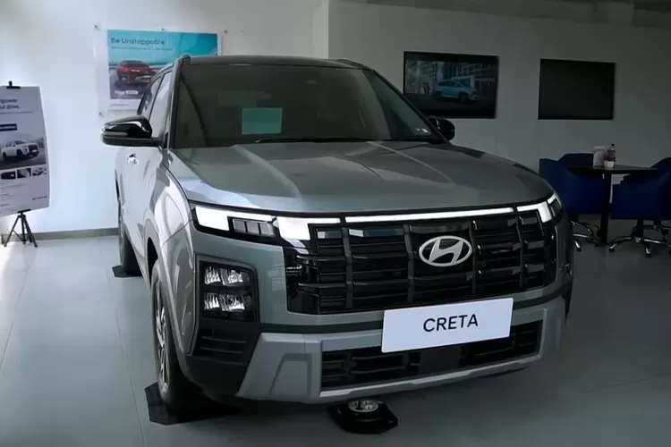 Hyundai bikin heboh awal 2025 karena melakukan langkah besar dengan banting harga mobil barunya sampai ratusan juta rupiah. (Tangkapan Layar YouTube AUTO DP)