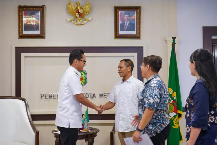 Keuskupan Agung Medan beraudensi dengan Walikota Rico Waas sampaikan terkait data tampung Gereja Katedral, Rabu (20/8/2025).