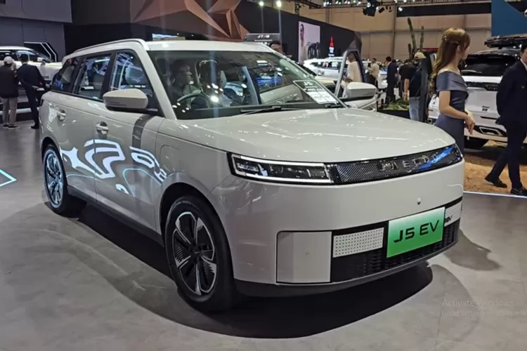 Jaecoo J5 Electric Premium hadir sebagai sebuah SUV crossover listrik yang menggabungkan desain elegan, performa bertenaga, serta kenyamanan yang memikat. (Tangkapan Layar YouTube Dayan Arung Channel)