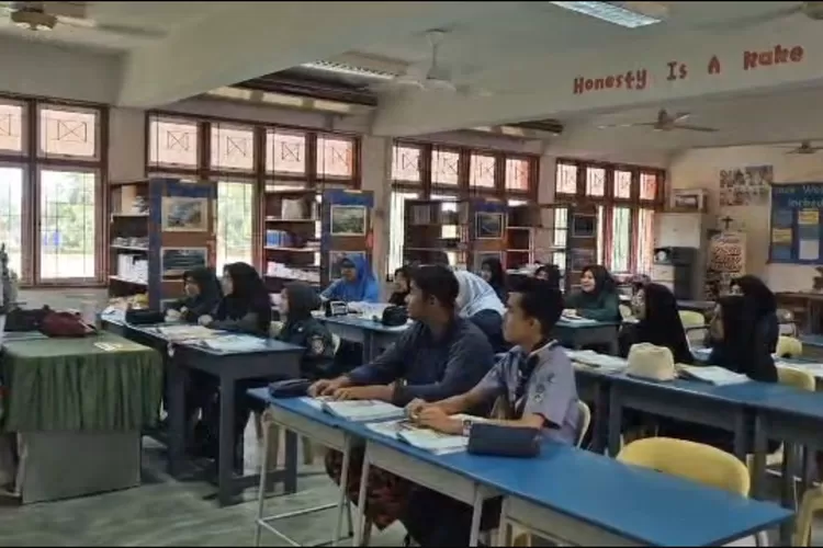 Kolaborasi Persahabatan lintas negara, surat-surat Penpal MAN 2 Tapteng Direspon pihak SMK Malaysia.