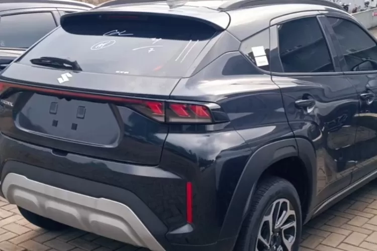 Fronx Black Series adalah varian khusus dari Suzuki Fronx yang hadir dengan tampilan lebih gelap dan elegan dibandingkan versi standarnya (Tangkapan Layar YouTube Ade Maulan Channel)