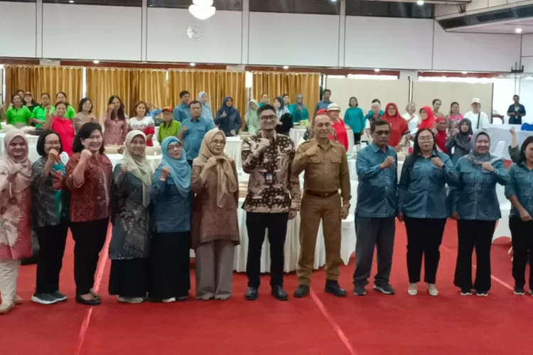 Ahmadi Rahman bersama peserta pelatihan lomba P2L di kantor BI Pematangsiantar (Realitasonline.id - SS)