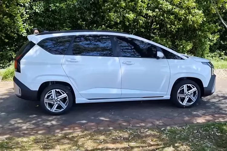 Hyundai Stargazer Cartenz adalah penyegaran terbaru dari MPV keluarga yang dirancang khusus untuk memenuhi kebutuhan masyarakat Indonesia. (Tangkapan Layar YouTube  Advent Christina)