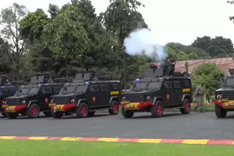 Rantis Brimob Rimueng sebenarnya bukan buatan dalam negeri melainkan hasil impor dari Thailand. (Tangkapan Layar YouTube Baku Hantam)