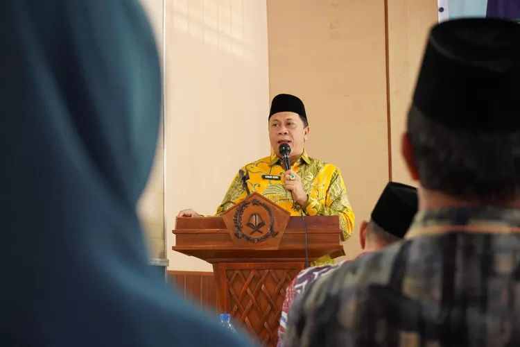 Kakanwil Sumut H.Ahmad Qosbi saat memberikan pembinaan kepada jajaran ASN Kemenag Padanglawas Utara, Kamis (28/8/2025).