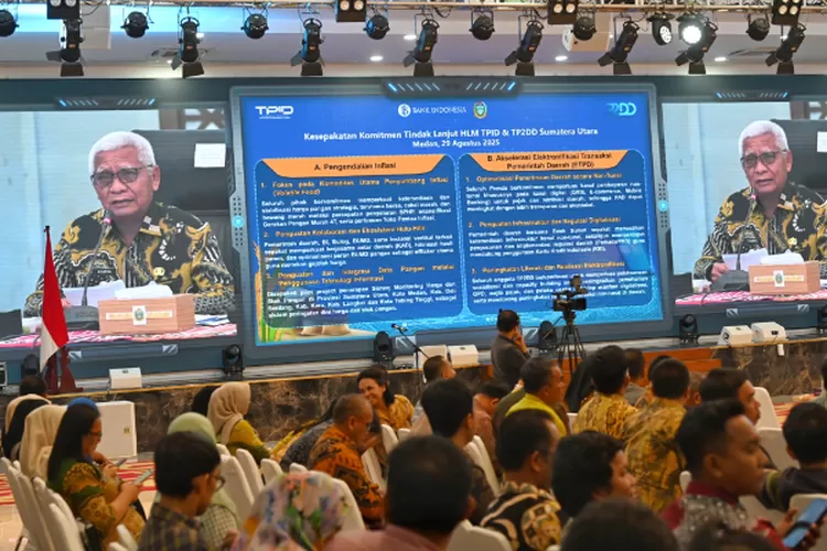 Wakil Gubernur Sumut Surya memimpin pertemuan High Level Meeting bersama Tim Pengendali Inflasi Daerah (TPID) dan Tim Percepatan dan Perluasan Digitalisasi Daerah (TP2