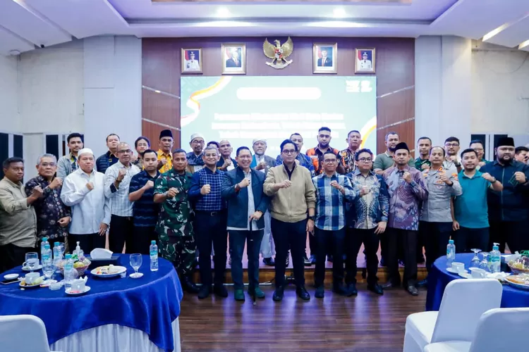 Rico Waas Galang Pertemuan bersama Forkopimda dan sejumlah elemen tokoh publik untuk menjaga kondusivitas Kota Medan pasca demo anarkis, Minggu (31/8/2025) malam.