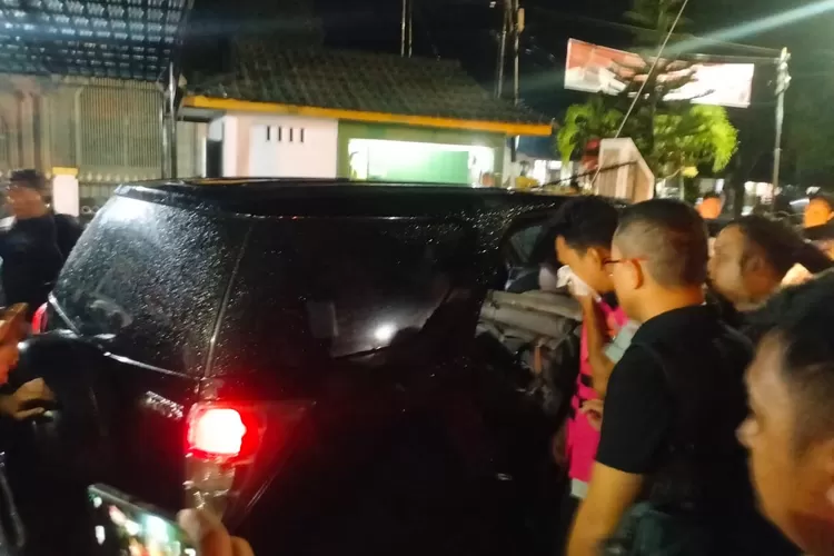 Terlihat DN dikawal petugas Kejaksaan saat akan dibawa menuju lapas labuhan ruku yang berada dikabupaten Batu Bara (HS)