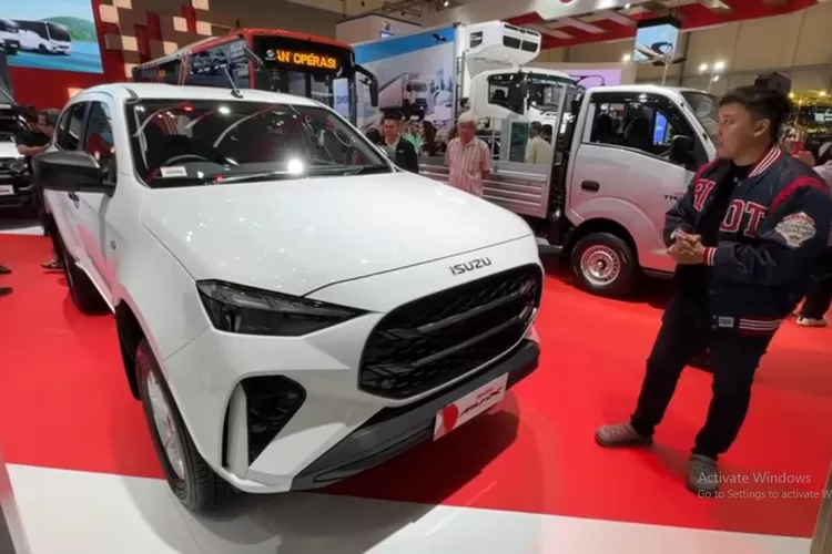 Isuzu MU-X telah mendapatkan facelift yang membuat tampilannya semakin tajam dan fitur-fiturnya lebih modern. (Tangkapan Layar YouTube Ridwan Hanif)