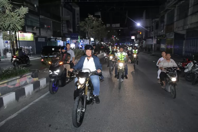  Bupati Asahan Taufik Zainal Abidin Siregar  bersama forkopimda saat melakukan patroli malam hari di kota Kisaran (Realitasonline.id/HS)