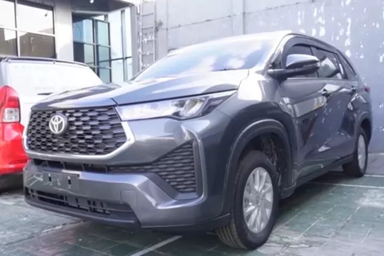 Innova Reborn 2025 hadir sebagai pilihan yang masih sangat diminati oleh banyak orang di Indonesia meski sudah ada generasi baru Innova Zenix. (Tangkapan Layar YouTube Galeri Otomotif Channel)