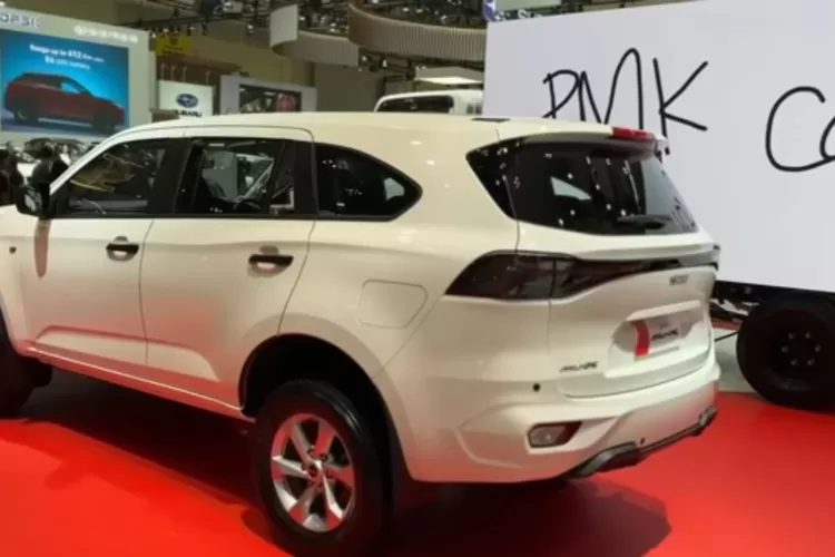 Isuzu kini telah memperbarui MU-X dengan wajah baru nan segar, menghadirkan tampilan lebih agresif sekaligus menyasar kebutuhan konsumen di Indonesia lewat debut resminya di GIIAS 2025. (Tangkapan Layar YouTube Ridwan Hanif)