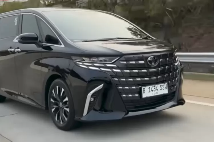 Honda Odyssey sebenarnya hadir di Indonesia sebagai MPV besar yang ditujukan untuk konsumen yang menginginkan kenyamanan keluarga dengan rasa premium. (Tangkapan Layar YouTube  FUSE BOX)
