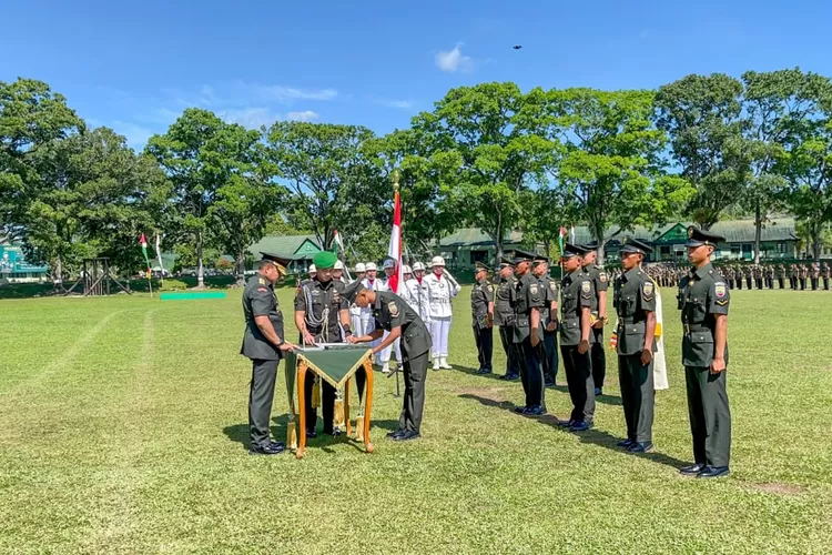 Pelantikan Pendidikan Pertama Bintara (Dikmaba) TNI AD 595 prajurit (Realitasonline.id - RH)