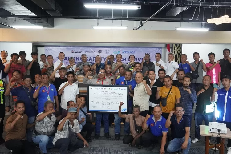 Sebanyak tiga ratus sopir beberapa perusahaan jasa transportasi pengangkutan kontainer mengikuti program training safety truck driving diselenggarakan PT Pelindo Regional 1 Belawan di gelar pada Senin (8/9) hingga Jumat (12/9) di Gedung Grha Jl Lingkar Pelabuhan, Kelurahan Belawan II, Kec. Medan Bel