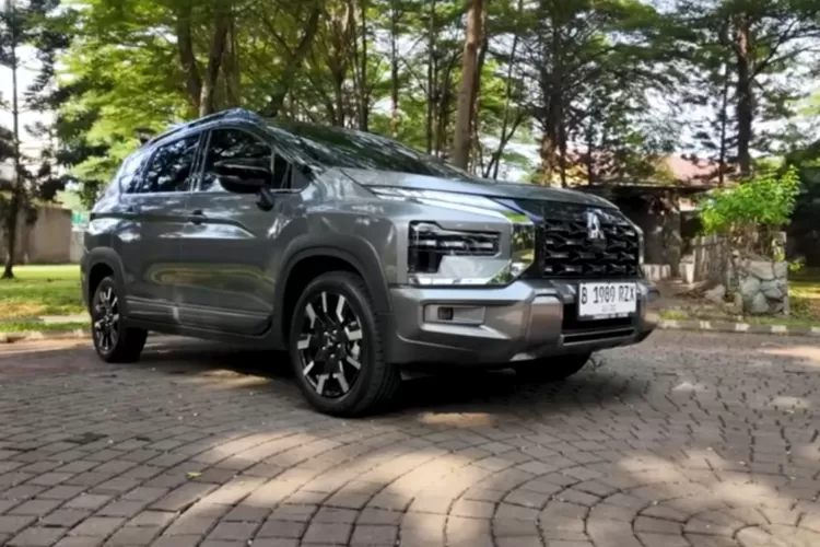 Xpander Cross 2025 hadir dengan tampilan yang lebih gagah dibanding versi sebelumnya sehingga kesan jantannya semakin kuat. (Tangkapan Layar YouTube  GridOto)